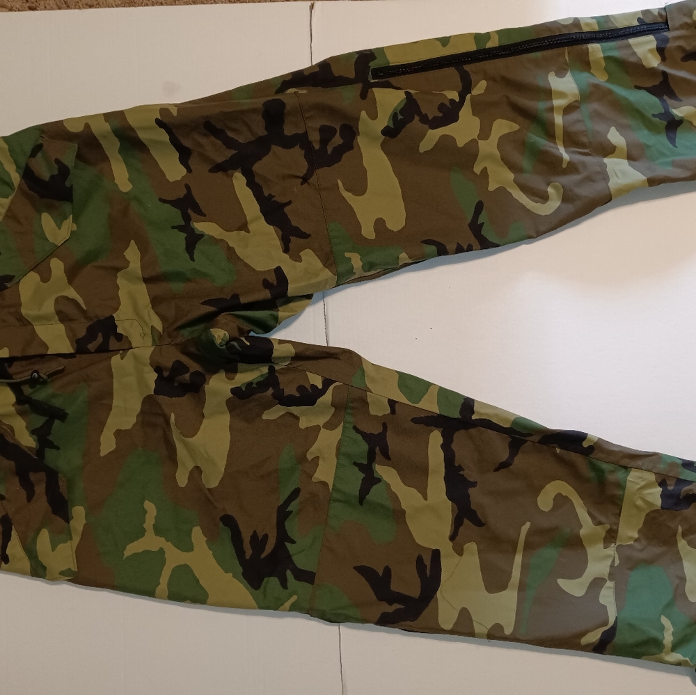 US Military GORE-TEX  pants size 29-32